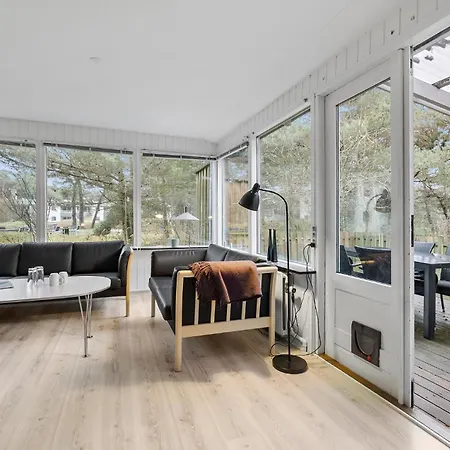 2 Bedroom Beautiful In Dom wakacyjny *
