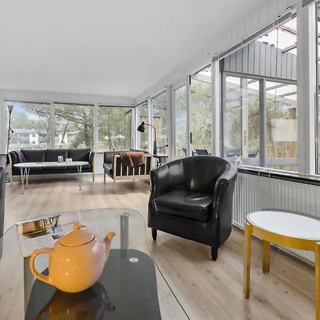 Dom wakacyjny 2 Bedroom Beautiful In *