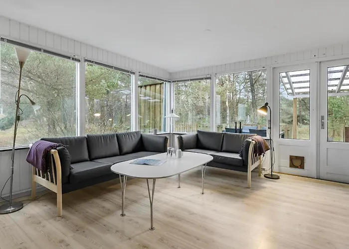 2 Bedroom Beautiful In بيت للعطل